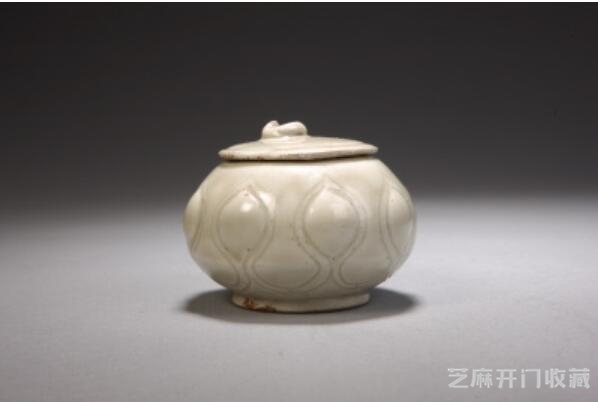 北京故宫所藏五代十国动荡时期的定窑、越窑瓷器