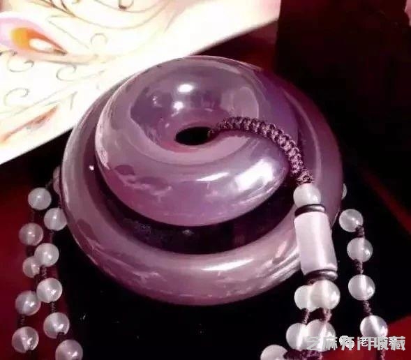 花5万买的紫罗兰翡翠，回家就后悔，到底买的啥冒牌货？